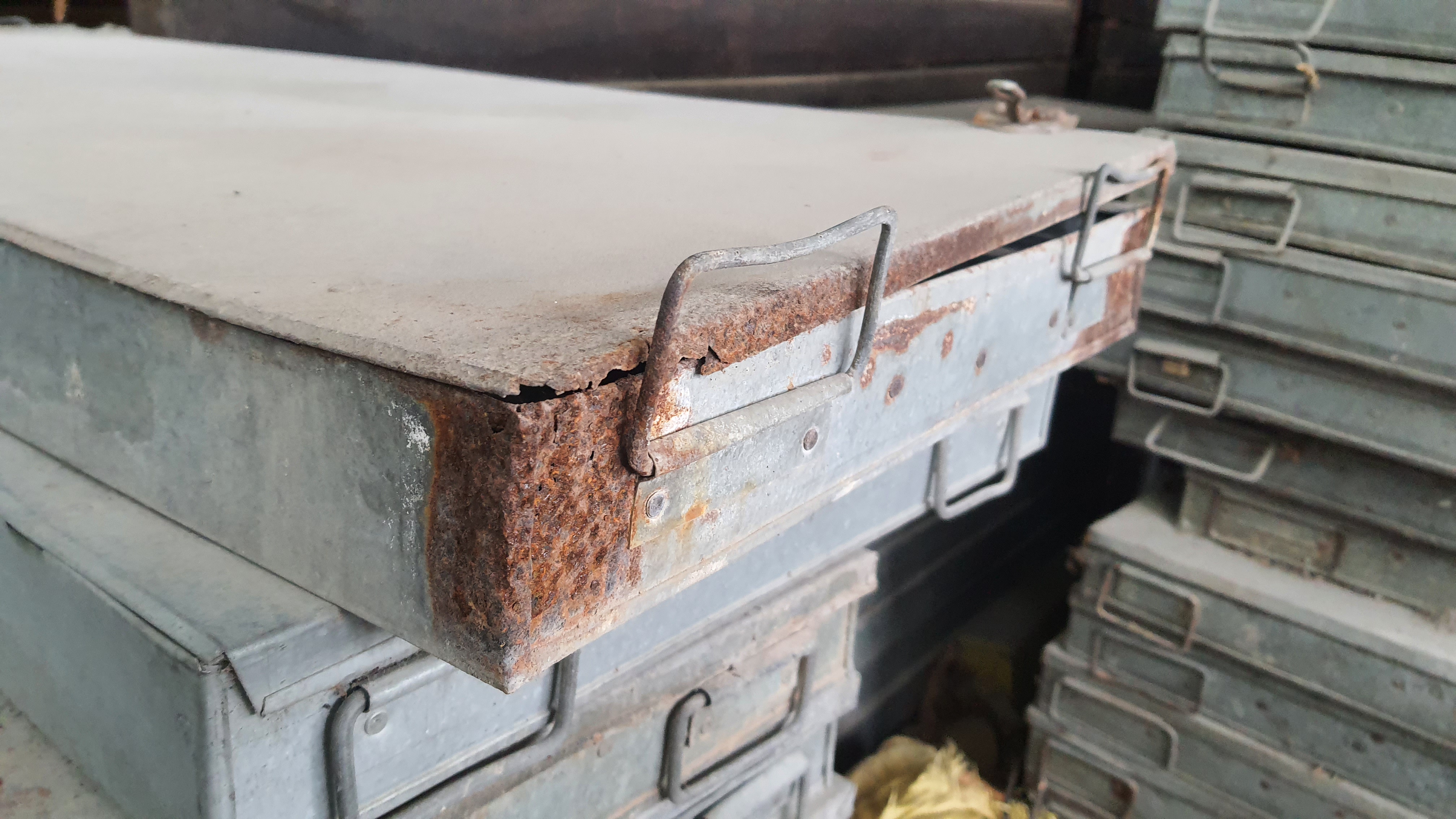 Heats up under sunlight